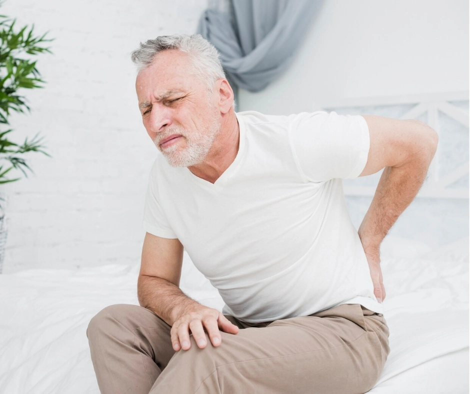 hombre mayor con bursitis de cadera